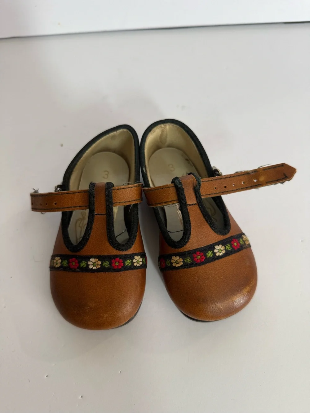 VTG Miss Gina Baby Brown Leather Mary Jane Shoes with Floral Trim